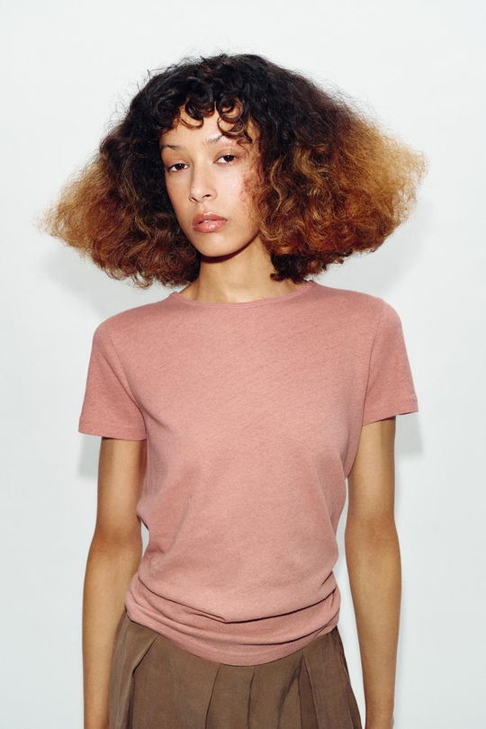 ZARA ФУТБОЛКА ИЗ ХЛОПКА И ЛЬНА С КОРОТКИМИ РУКАВАМИ, ЦВЕТ РОЗОВОГО МЕЛА