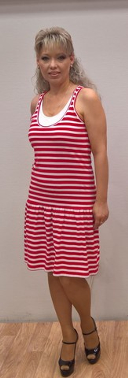 Оригинальное трикотажное платье в полоску