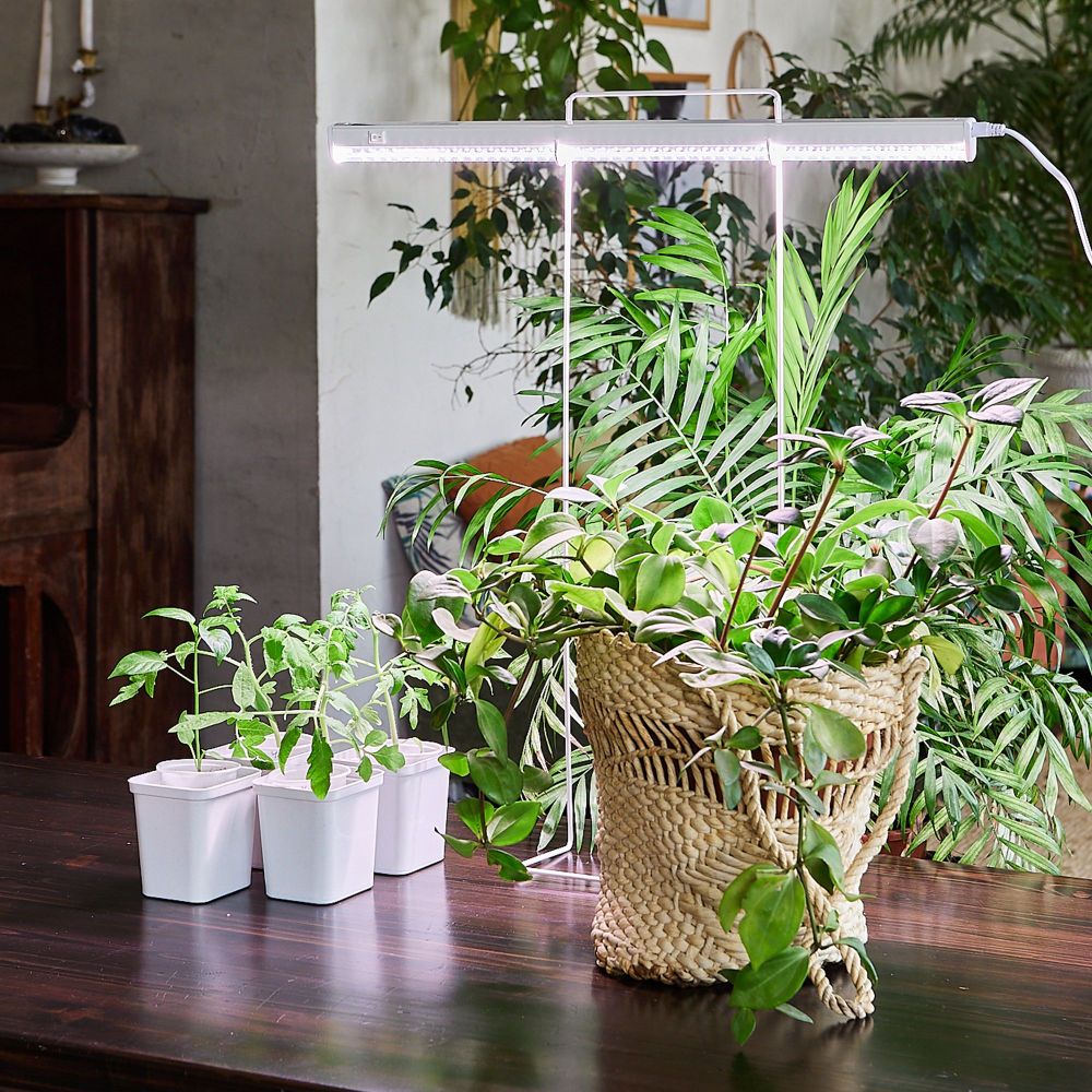 ULI-P10-10W-SPFR IP40 WHITE Светильник для растений светодиодный линейный. 560мм. выкл. на корпусе. Спектр для фотосинтеза. TM Uniel