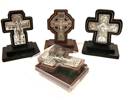 Крест настольный малый: дерево, подставка на липучке 9 см (Сев)