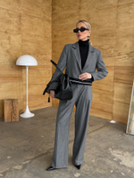 Костюм с укороченным пиджаком и резинкой