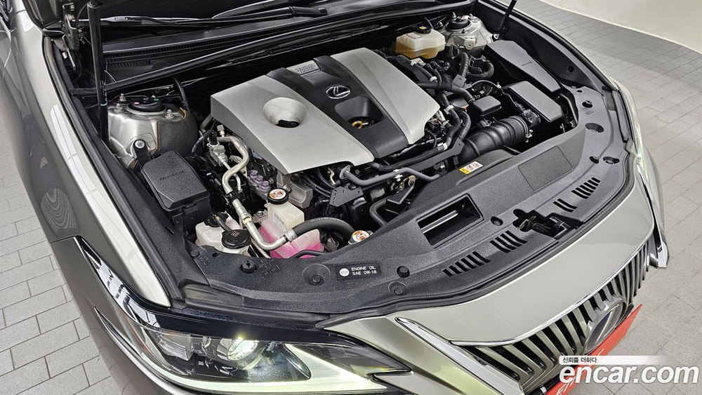 Lexus ES300h 7 Generation Luxury Plus (05.2020)