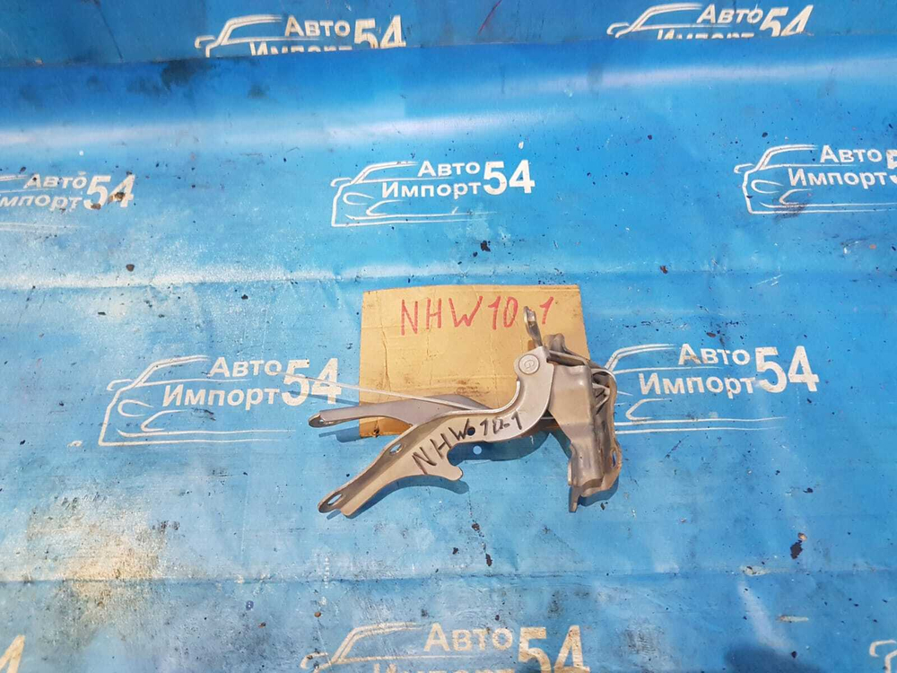 Петля капота правая TOYOTA PRIUS 1999
