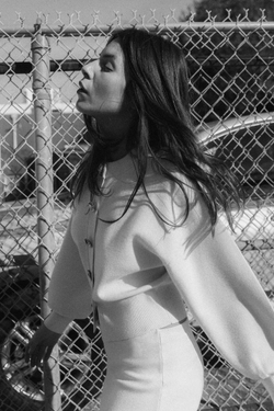 ZARA КАРДИГАН С ПУГОВИЦАМИ В ФОРМЕ ЦВЕТОВ, ВАНИЛЬНЫЙ