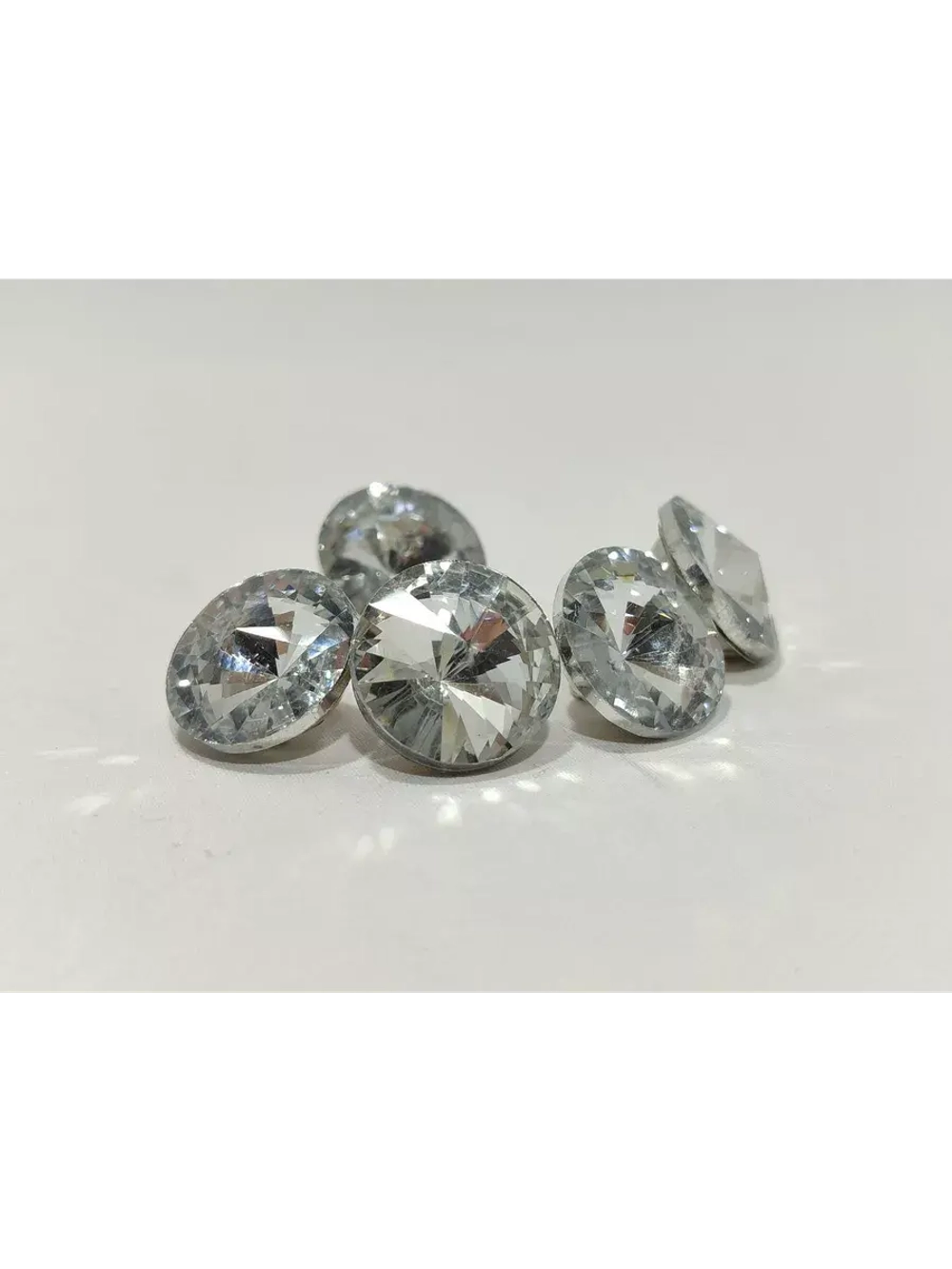 Стразы для мебели и рукоделия – блестящий декор