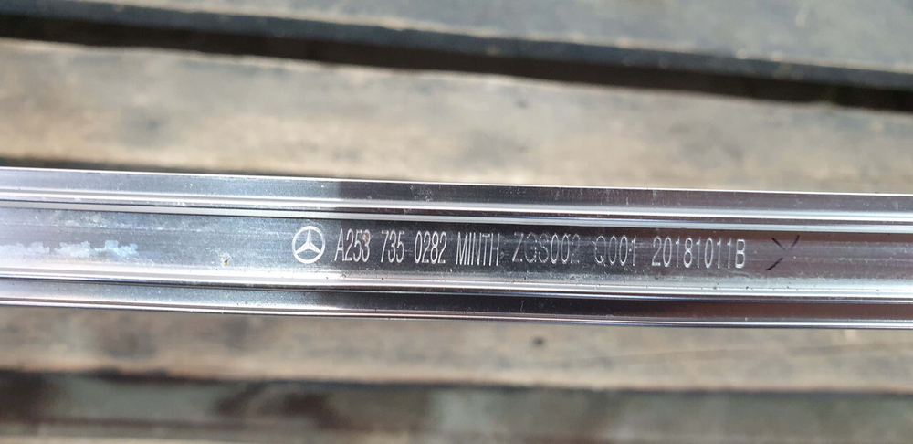 Молдинг двери задней правой Mercedes GLC (X253) 15-нв Б/У Оригинал A2537350282