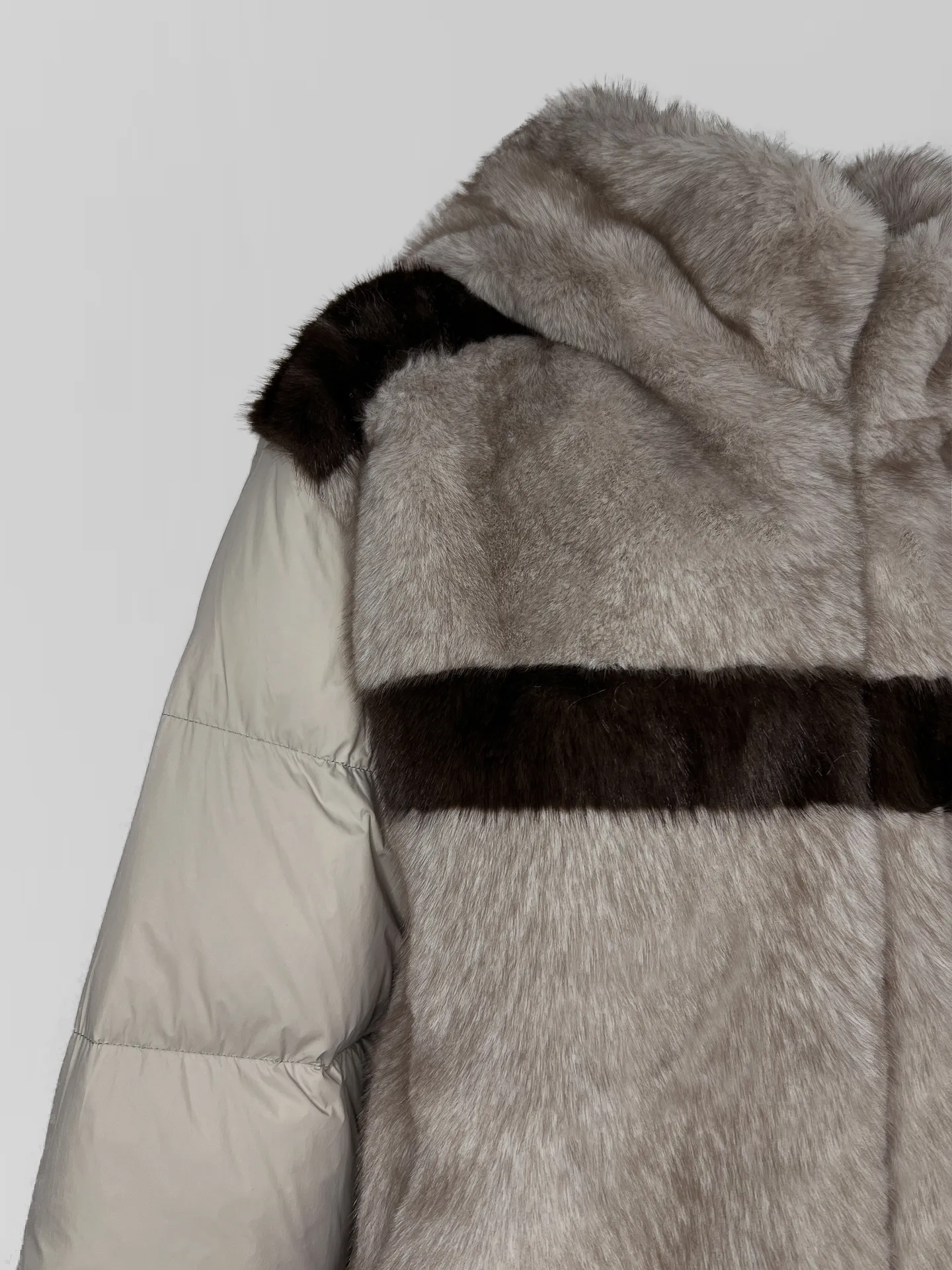 Куртка ALLURE YKE5225 с меховыми вставками и капюшоном