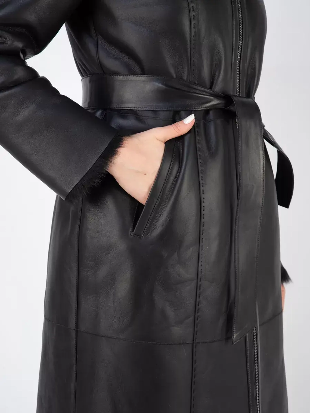 Дубленка зимняя с капюшоном натуральная