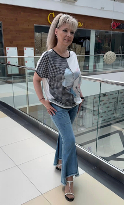 Красивый блузон с "гусиным" принтом и бабочками