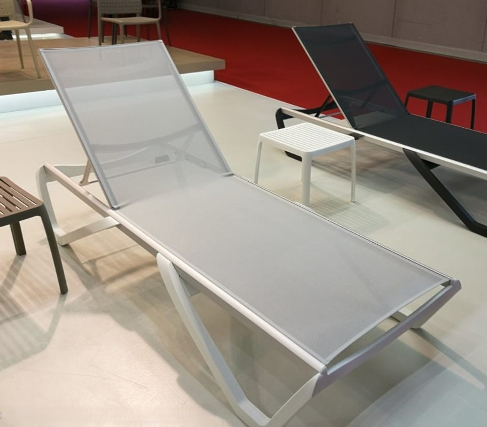 Шезлонг-лежак металлический Wave