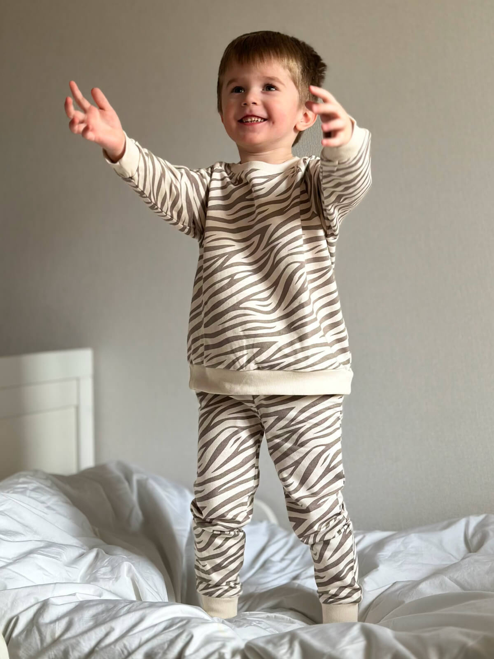 Джоггеры Mjölk Дымчатая зебра