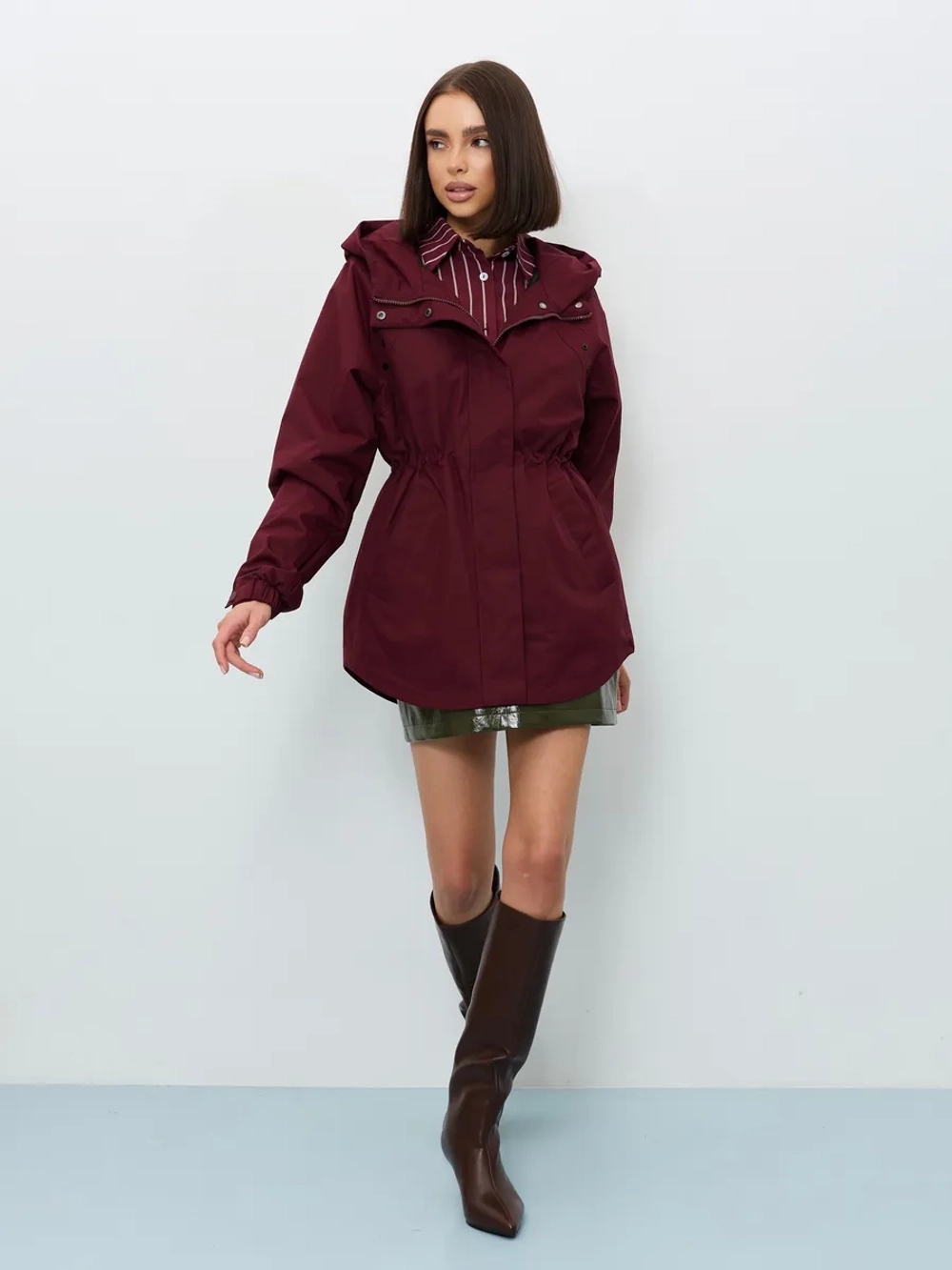 Ветровка с капюшоном удлиненная