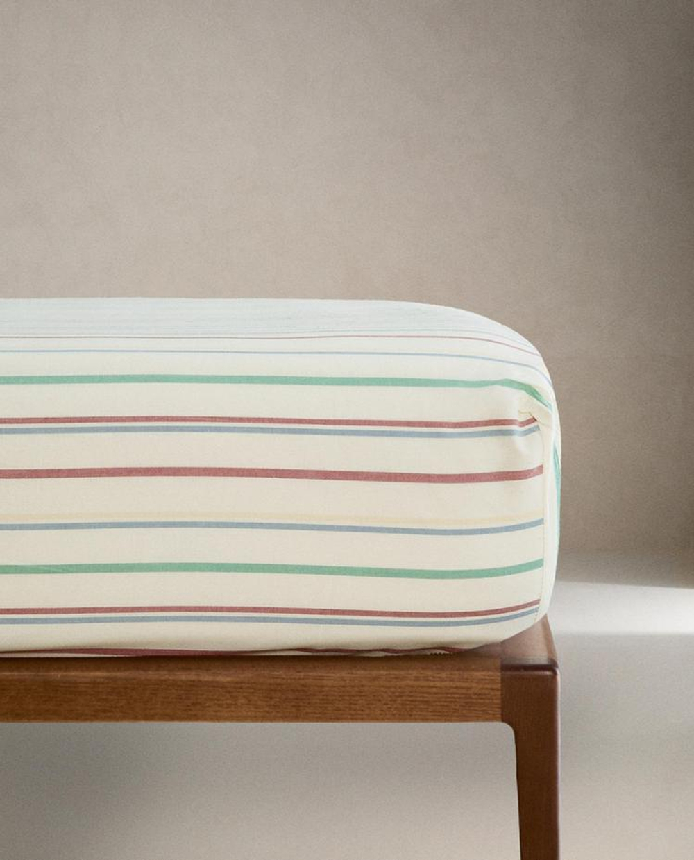 ZARA HOME ДЕТСКАЯ ПРОСТЫНЯ НА РЕЗИНКЕ В ПОЛОСКУ, РАЗНОЦВЕТНЫЙ