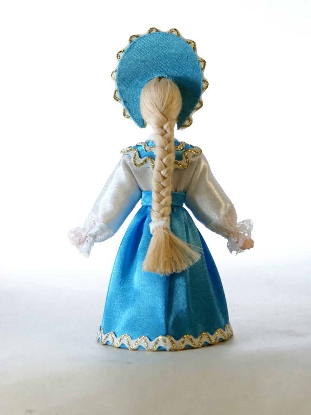 Кукла фарфоровая Ульяна в русском девичьем костюме