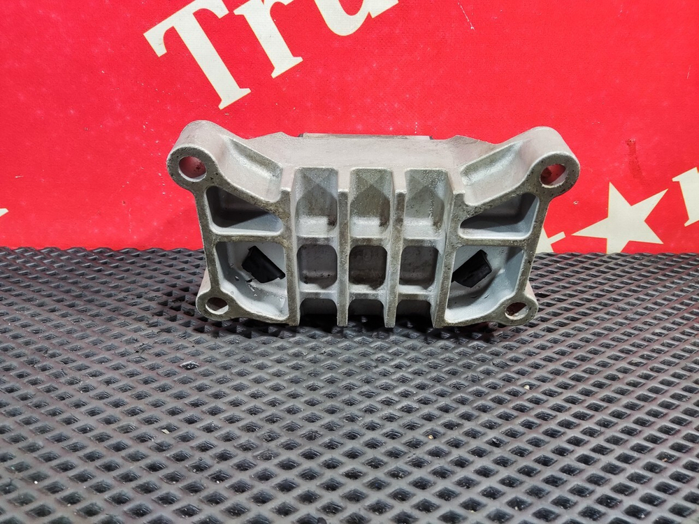 Подушка двигателя задняя