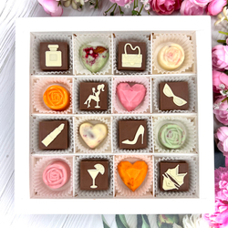 Шоколадный набор "Женские штучки": 16 конфет ручной работы