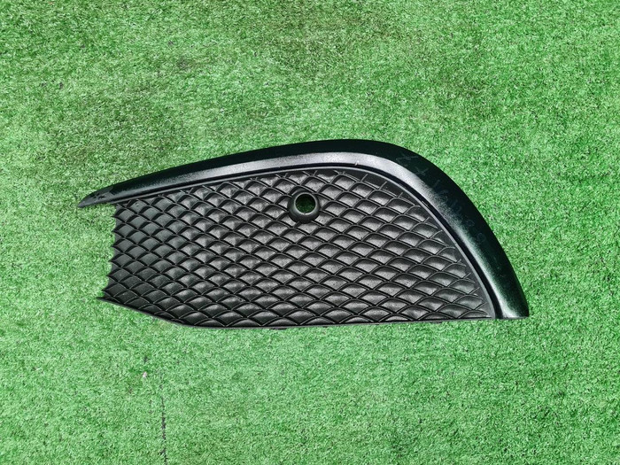 Решетка бампера левая Mercedes E W213 (2020-2023)