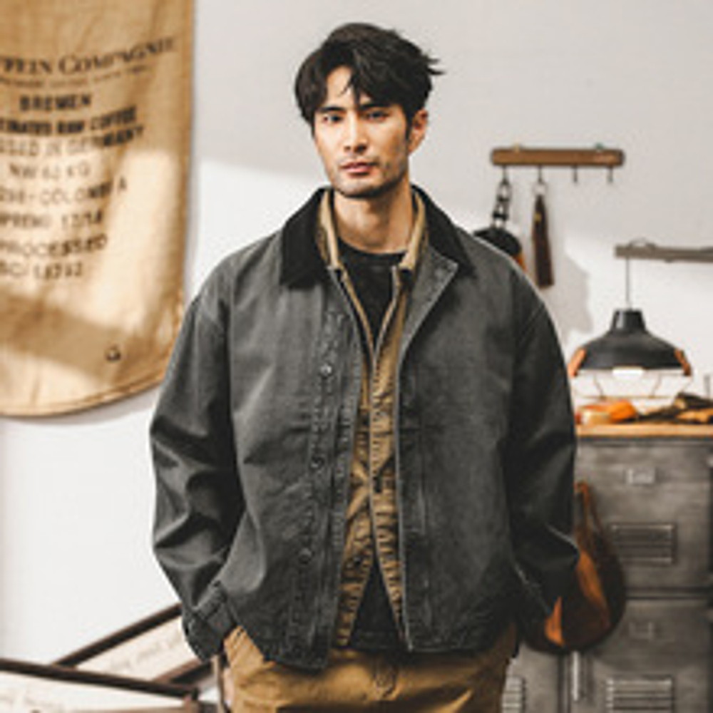 Мужская куртка "Детройтский Парень" с контрастным отложным воротником от бренда Jerrueno.