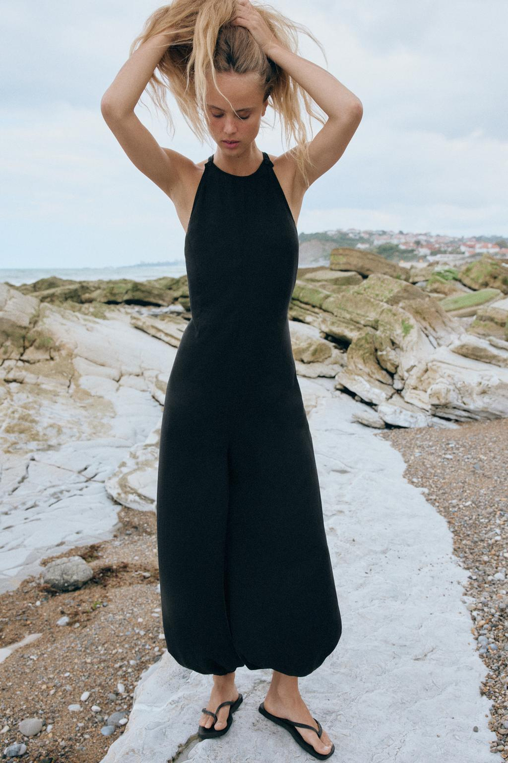 ZARA ЛЕГКИЙ ДЛИННЫЙ КОМБИНЕЗОН, ЧЕРНЫЙ