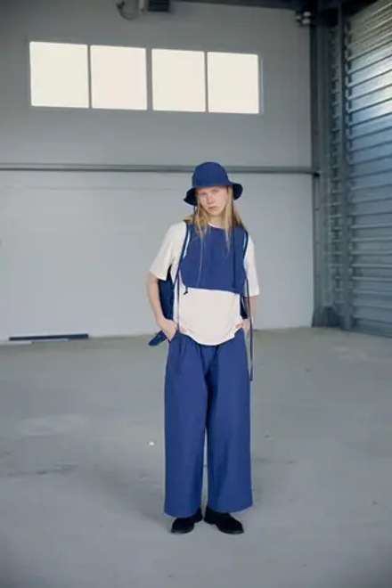 Жилет стеганый синего цвета