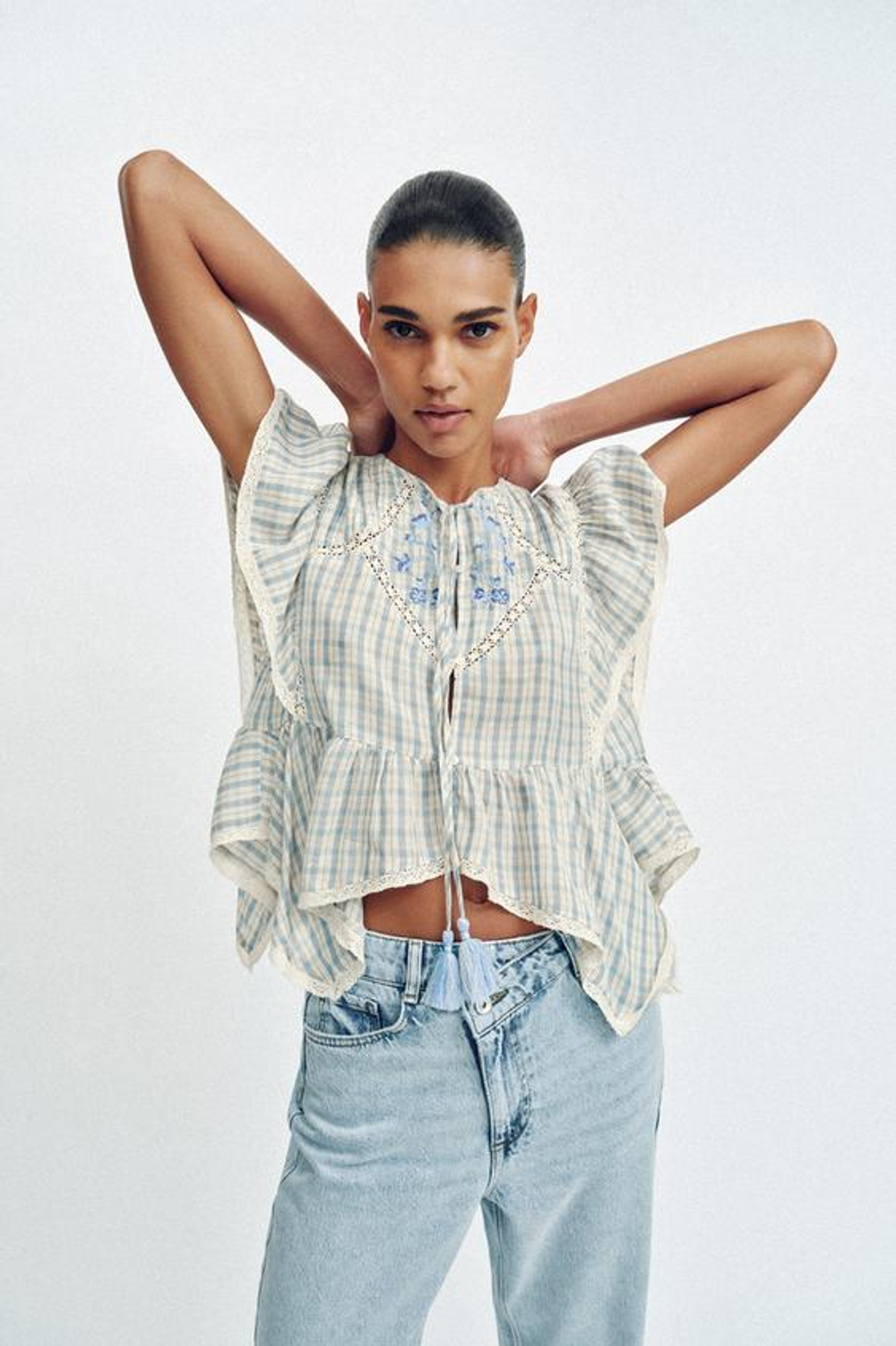 ZARA ТОП В КЛЕТКУ С ВЫШИВКОЙ И КРУЖЕВОМ, СИНИЙ/БЕЛЫЙ