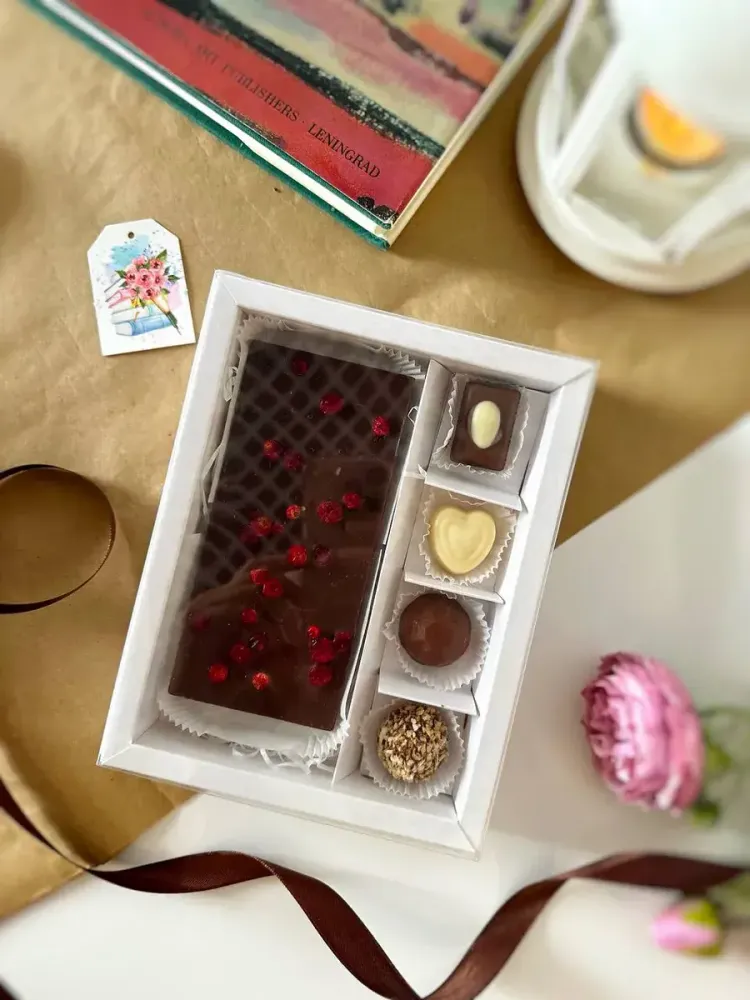 Комплект коробок на 4 конфеты и плитку шоколада 10 шт