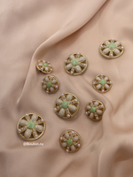 Пуговицы золотистые со стразами, эмалью, жемчугом и салатовой серединкой