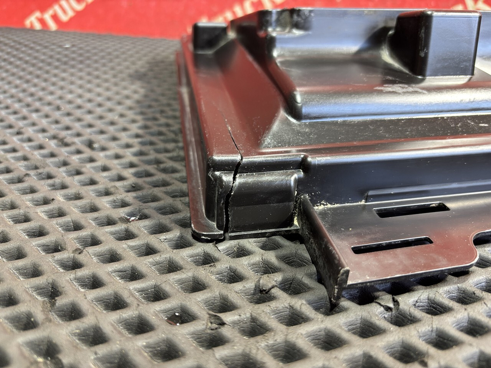 Корпус (дефект) салонного фильтра 2018г