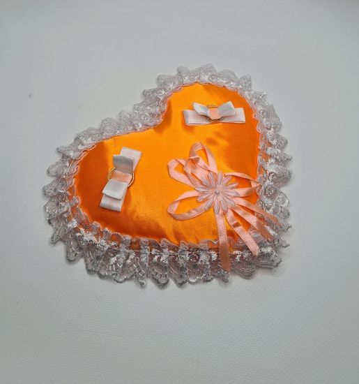 Подушечка для колец в виде сердца