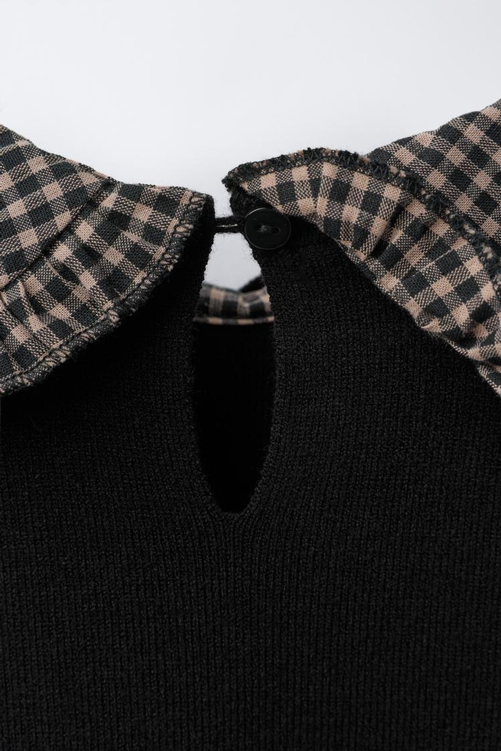 ZARA ВЯЗАНОЕ ПЛАТЬЕ С ВОРОТНИКОМ В КЛЕТКУ ВИШИ, ЧЕРНЫЙ
