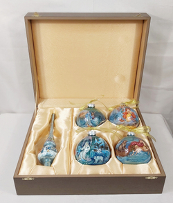 Сувенирный набор из 4-х новогодних шаров и наконечника с ручной росписью Палех "Сказки"