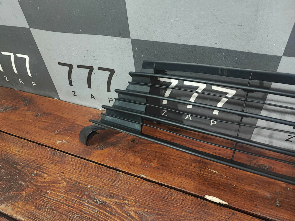 Решетка переднего бампера Toyota Corolla (E180) 15-19 Б/У Оригинал 5311202690