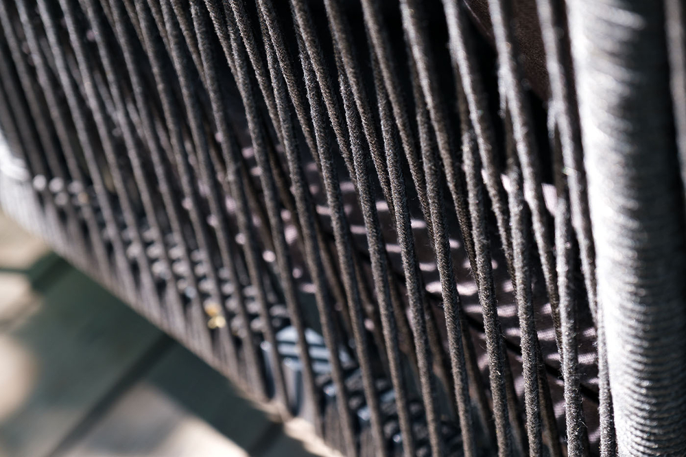 "Лугано" диван 3-местный плетеный из роупа, каркас алюминий темно-серый (RAL7024) муар, роуп темно-серый круглый, ткань темно-серая YB25-0027