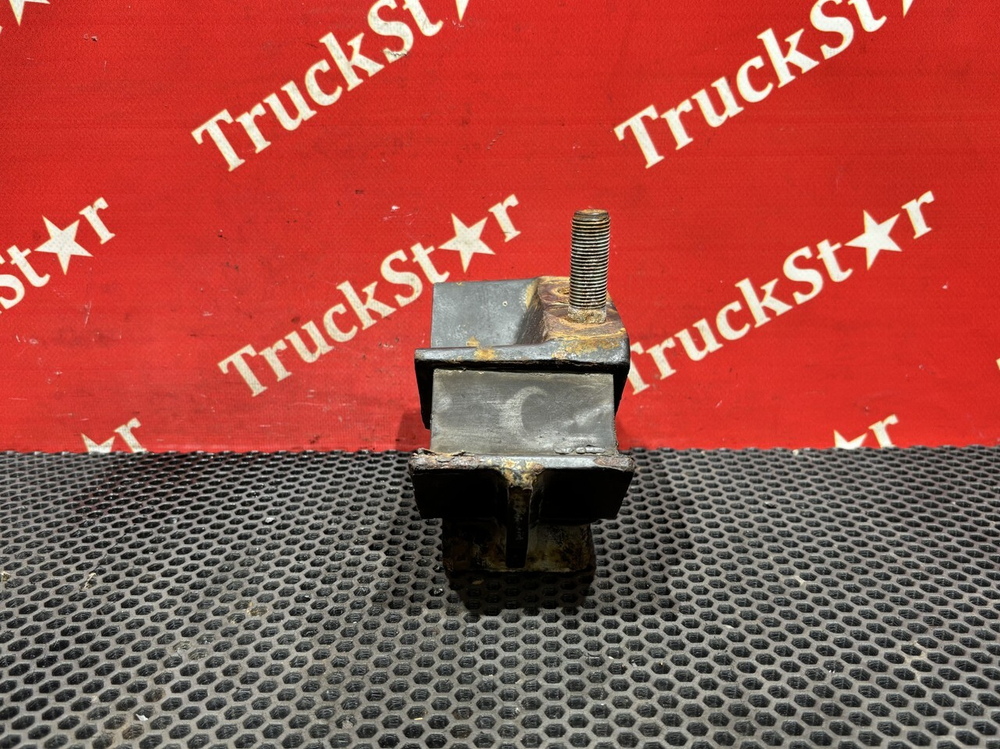 Подушка двигателя передняя