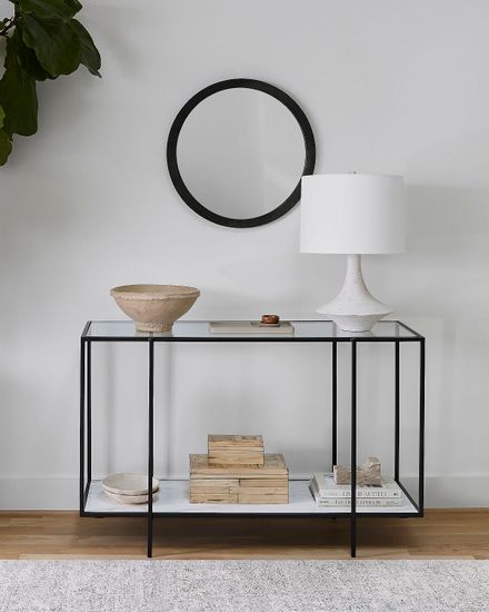 Белая настольная лампа “Шейди”