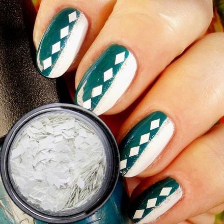 Ромбики для дизайна ногтей белые