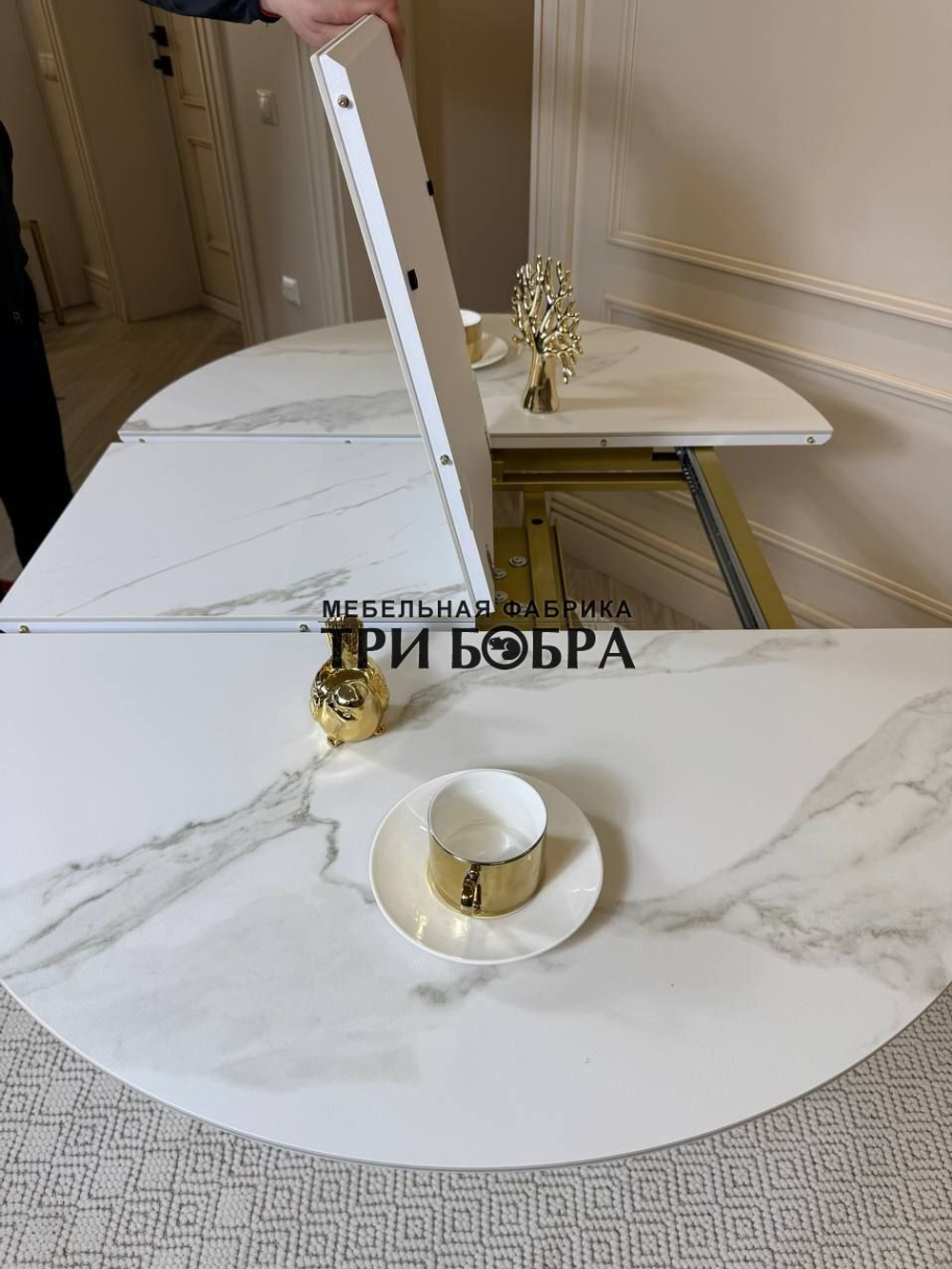 Круглый стол "Бонжур", керамогранит, белый мрамор