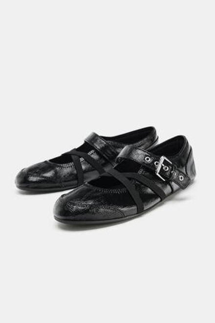 ZARA БАЛЕТКИ ИЗ ЛАКИРОВАННОЙ ИСКУССТВЕННОЙ КОЖИ С ПРЯЖКАМИ, ЧЕРНЫЙ