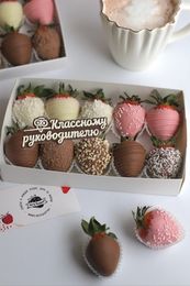 Набор клубники в шоколаде "Три шоколада с надписью"