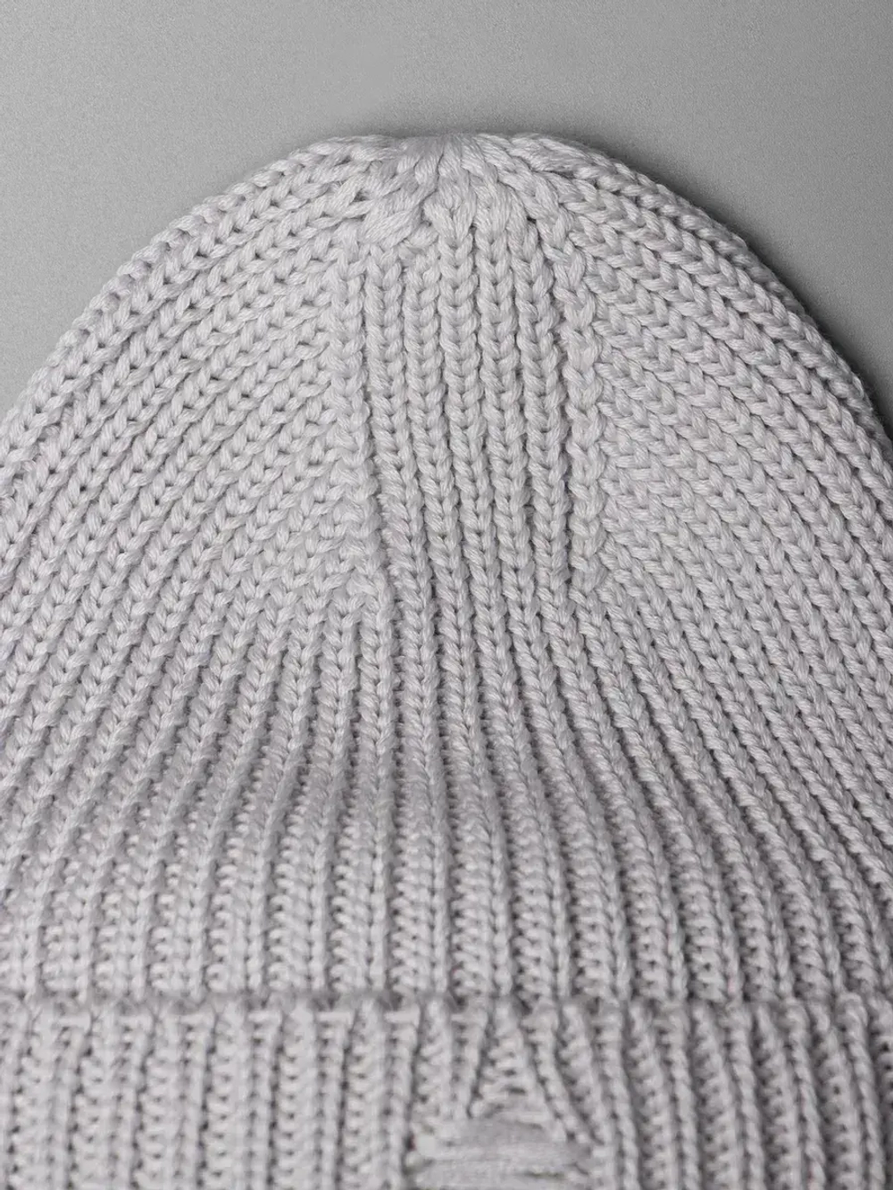 Шапка женская на осень рваная