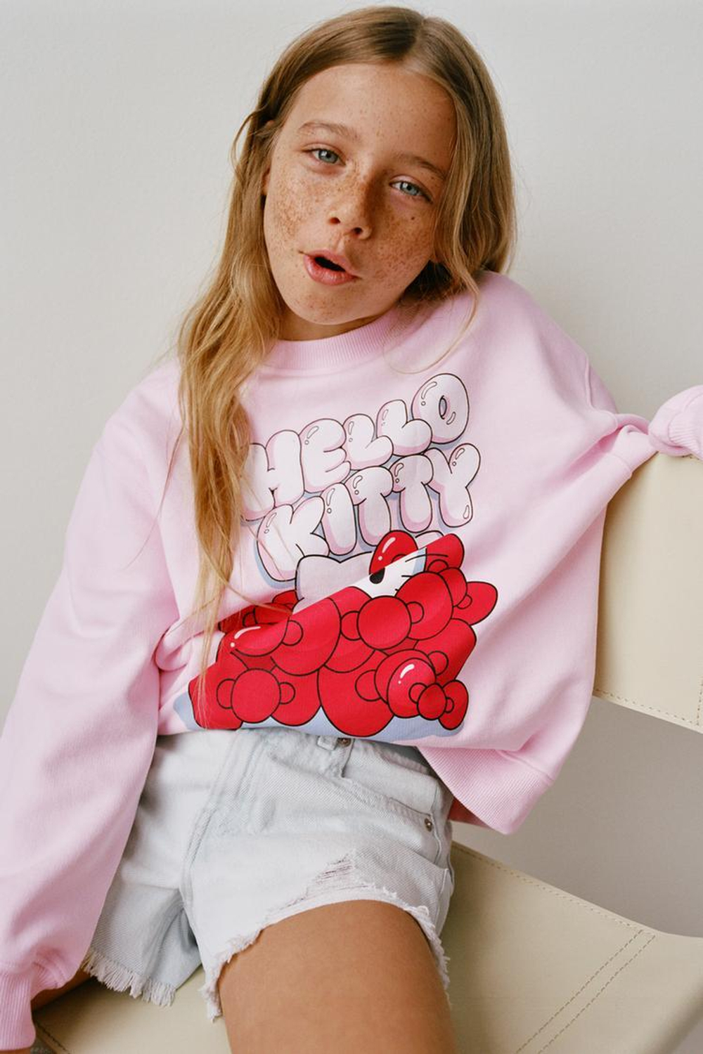 ZARA ТОЛСТОВКА С ПРИНТОМ HELLO KITTY ©, РОЗОВЫЙ