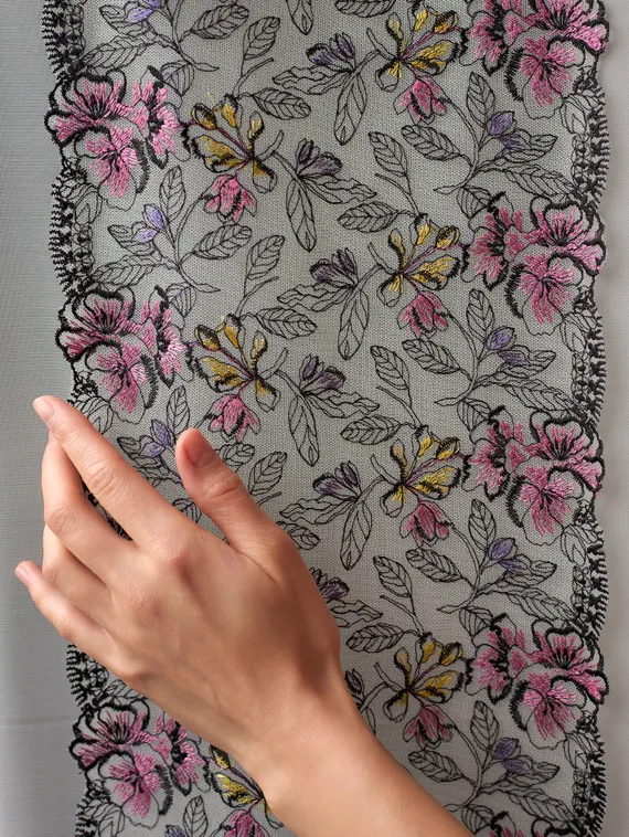 05-169 Вышивка на неэл. сетке 21 см, айвори/розовый/желтый/черный