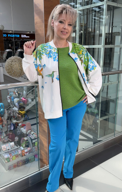 Белый жакет-бомбер с "птичками" принтом