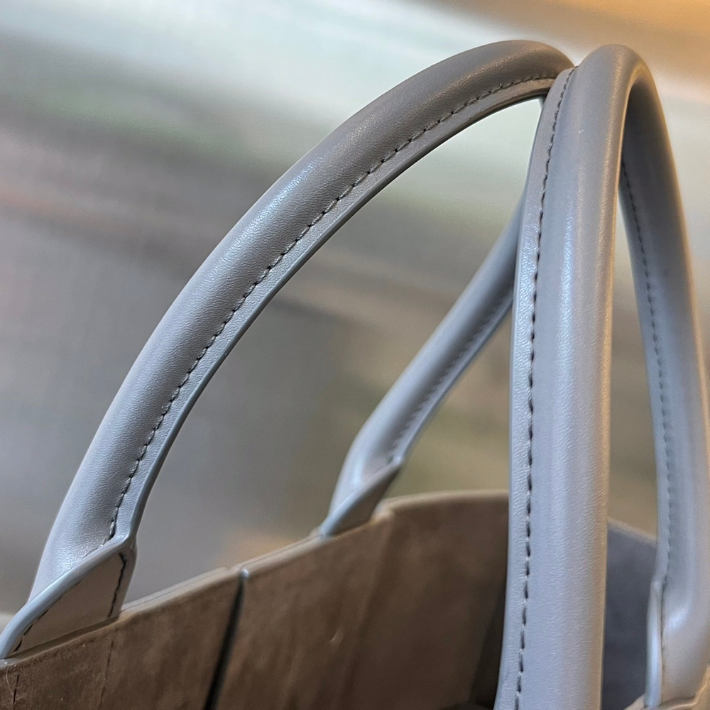Bottega Veneta Medium Arco Tote Bag 37 cm