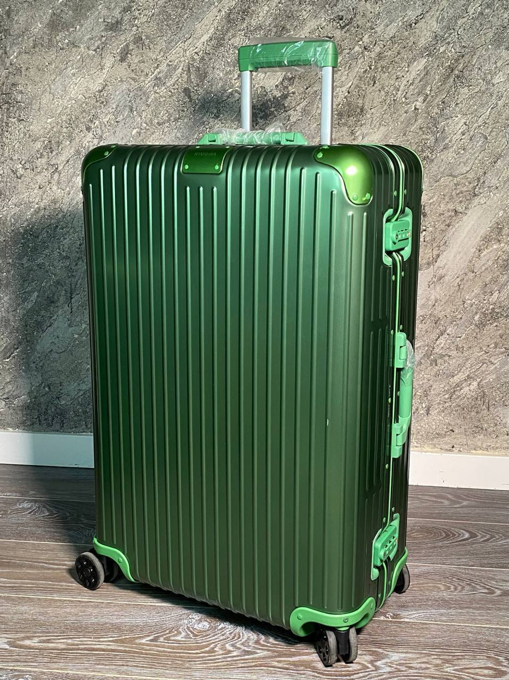 Чемодан Rimowa, арт. 477894492