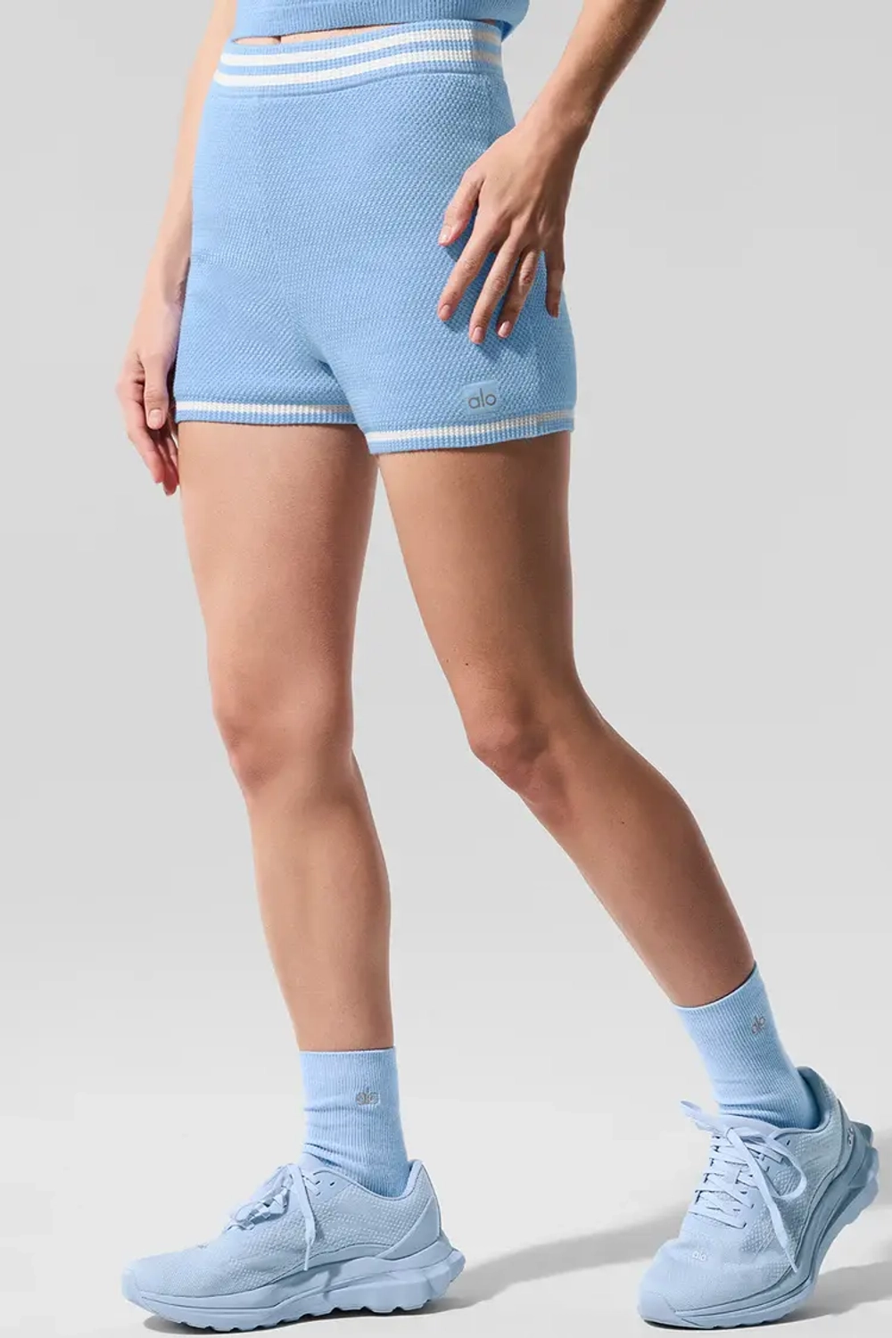 Alo yoga Футболка с V-образным вырезом, светло-голубой