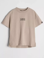 Бежевый костюм для девочки в сад