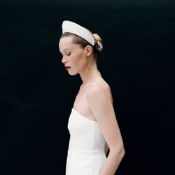 Кокошник M белый с жемчужным декором