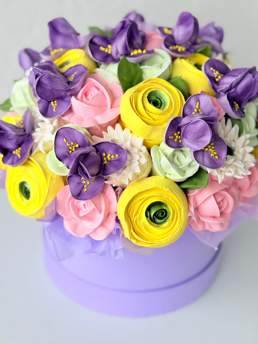 Коробка «Цветочный вальс» 20 см