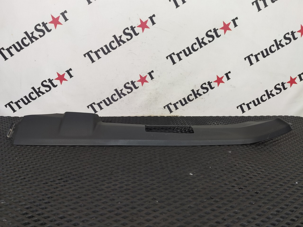 Накладка стойки салона левая 2023г.